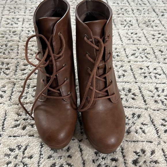 Mossimo Supply Co Chunk Heel Lace Front Boot Size 6.5M - Picture 7 of 9